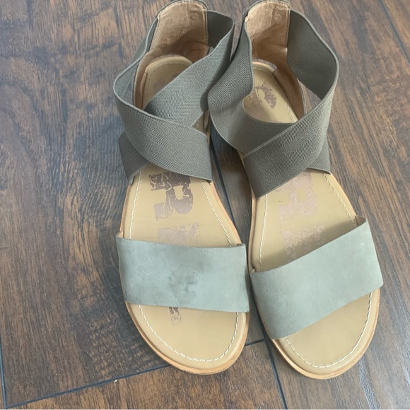 Sorel - Women's Ella Sandal, Leather Sandal with Stretch Straps, Sage green 8.5 - Picture 5 of 10